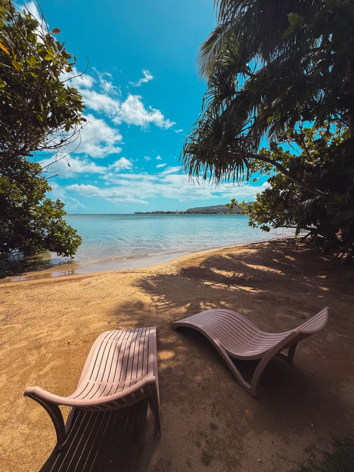 Private white sand beach in front of Villa Hotu, Villa Mitirapa, Tahiti