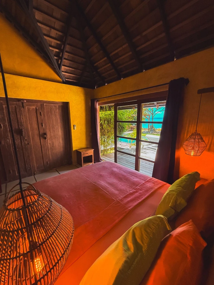 Master bedroom with king-size bed at Villa Tamanu, Villa Mitirapa