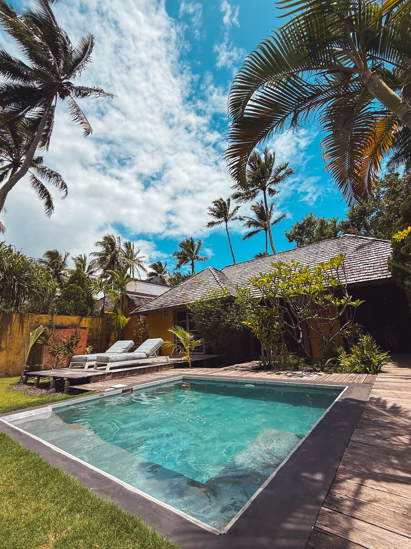 Balinese-style inner courtyard and garden at Villa Tamanu, Villa Mitirapa, Tahiti