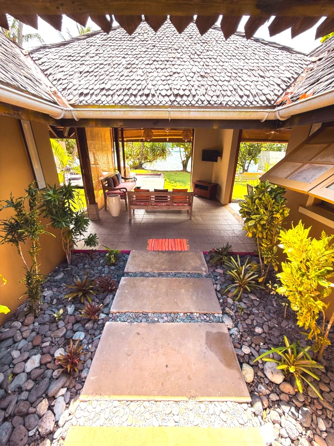 Tropical entry signature of Villa Mitirapa. Garden.